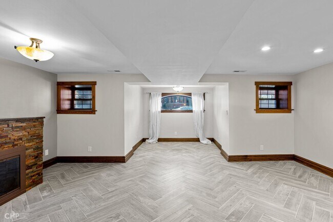 Building Photo - 5859 N Magnolia Ave