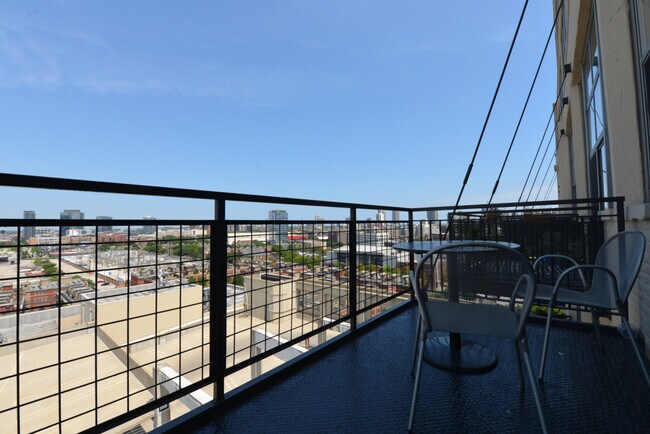 Building Photo - 900 N Kingsbury St