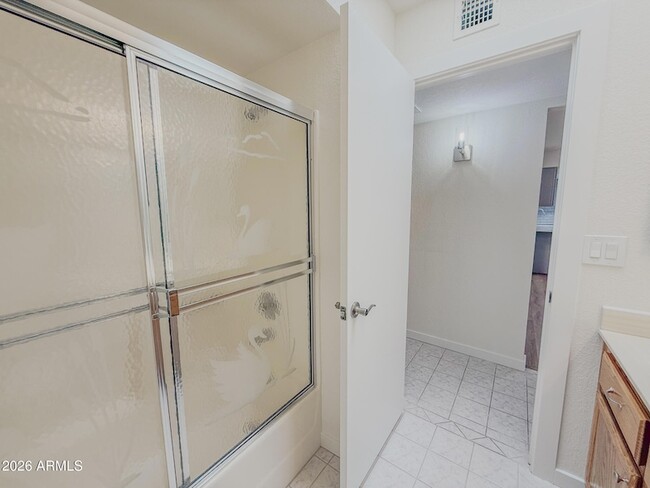 Building Photo - 2533 E Wagoner Rd