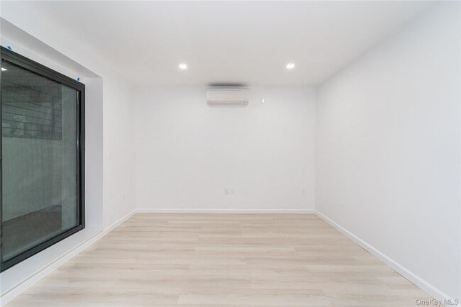 Building Photo - 21-34 33rd St