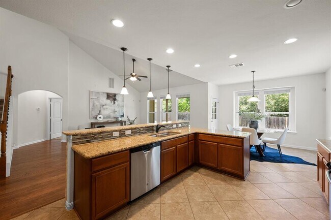 Building Photo - 608 Royal Burgess Dr