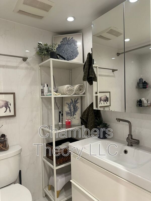 Building Photo - 1530 Key Blvd