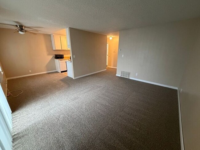 Building Photo - MOVE IN SPECIAL!! DEPOSIT MOVES YOU IN!!!