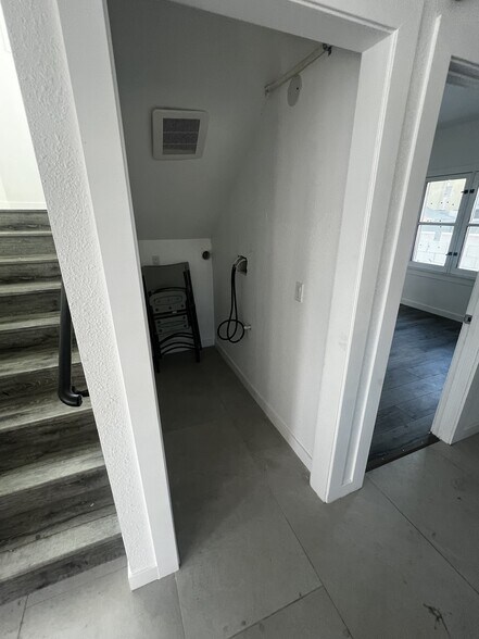 Building Photo - 1511 W 28th St