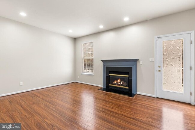 Building Photo - 271 Yorktown Ct