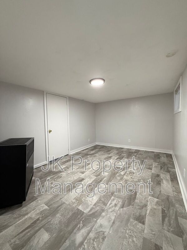 Building Photo - 1018 8th Ave S