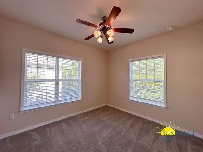 Building Photo - Stunning  3 Bedroom Townhouse in Fort Walton