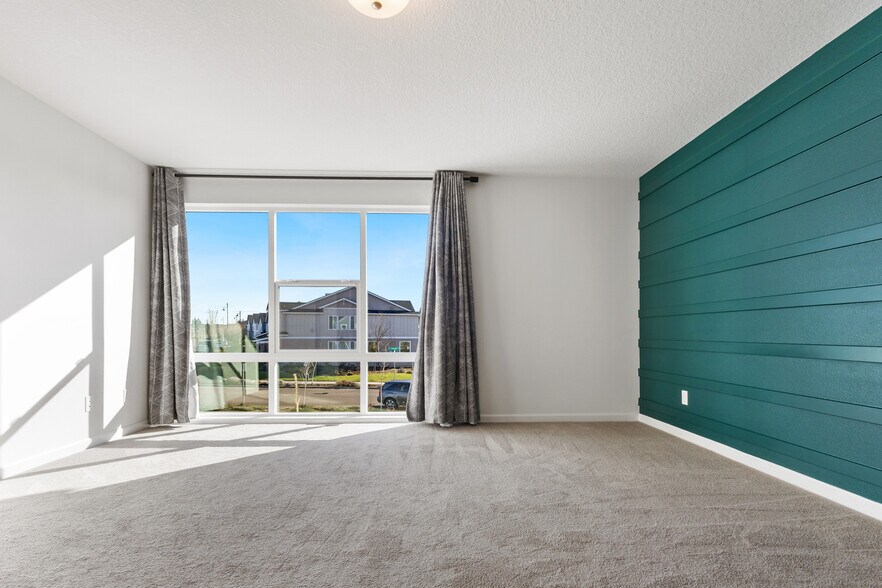 Building Photo - 7447 SE Chinquapin Dr
