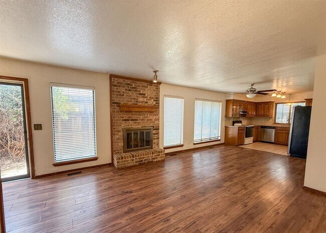 Building Photo - 7019 N Spinnaker Ln