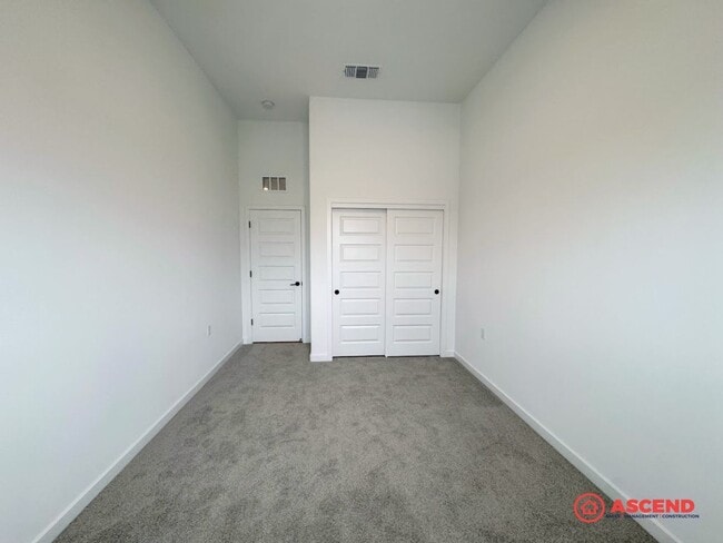 Building Photo - Stunning Newly Built Home in the Southwest!