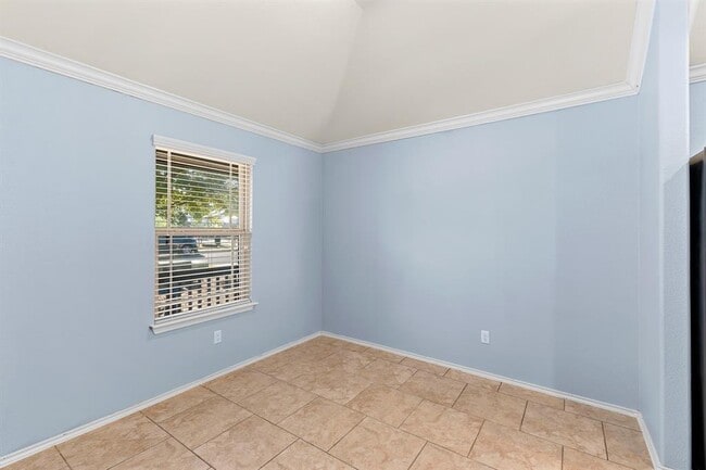 Building Photo - 244 Chickadee Ln