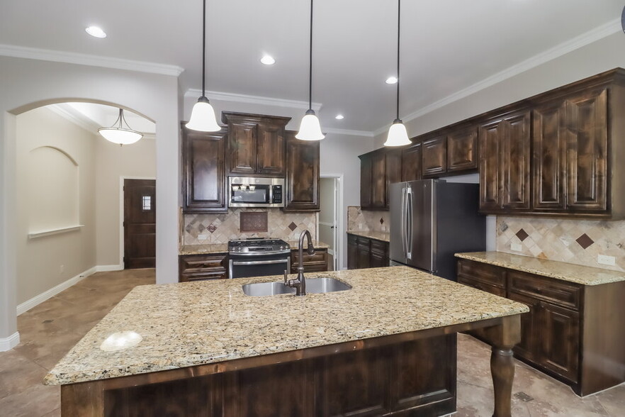 Building Photo - 116 Buescher Cove
