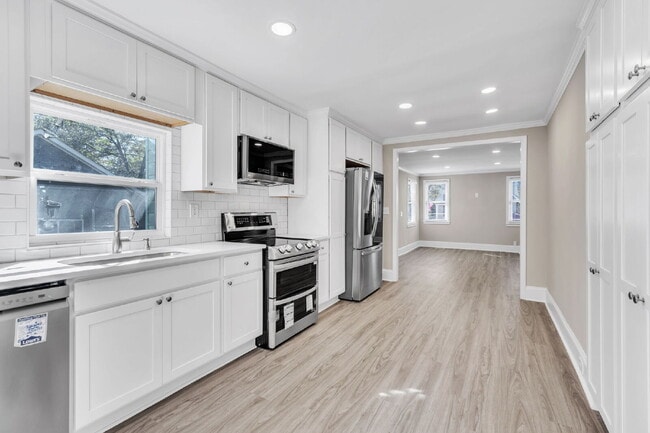 Building Photo - Beautifully Updated 2-Bedroom, 2-Bath Single-Level Home($1650/mo rent***)