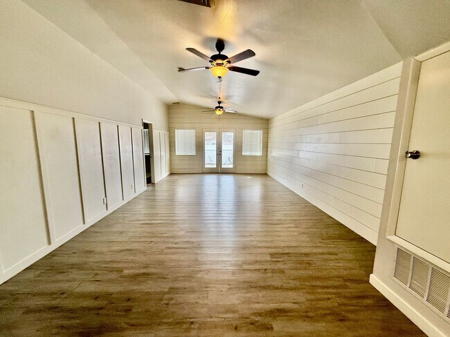 Building Photo - Pet-Friendly 4-BR Home in Santa Clara with RV Parking