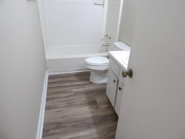 Building Photo - 35 Ashwood Ct