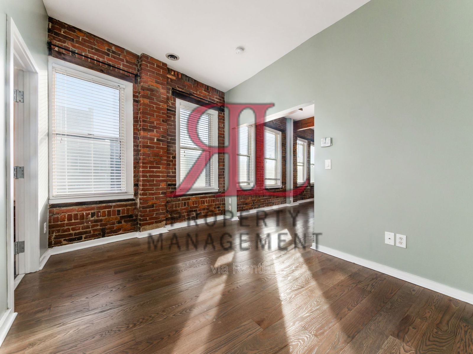 Building Photo - 1131 N High St