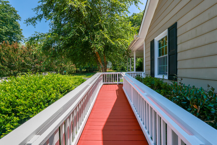 Accessible ramp - 701 Marbleridge Rd