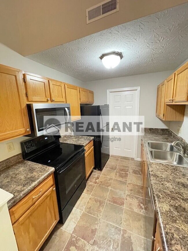 Building Photo - 412 Marian Ln