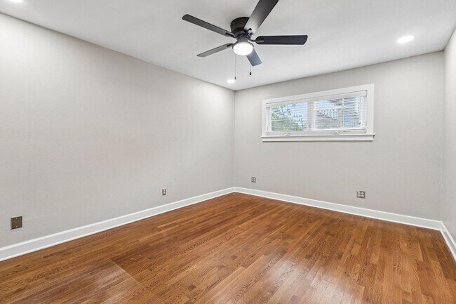 Building Photo - 4315 Bellvue Ave