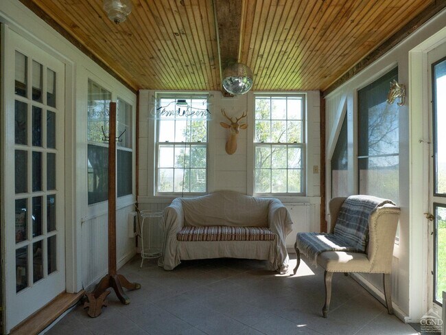 Building Photo - 483 Travis Hill Rd