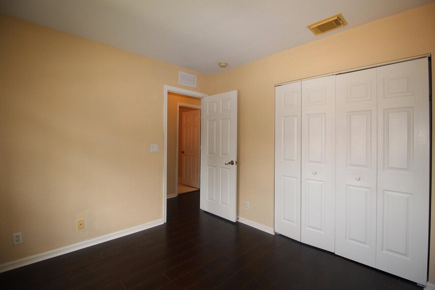 Building Photo - 6602 Sandy Bank Ter