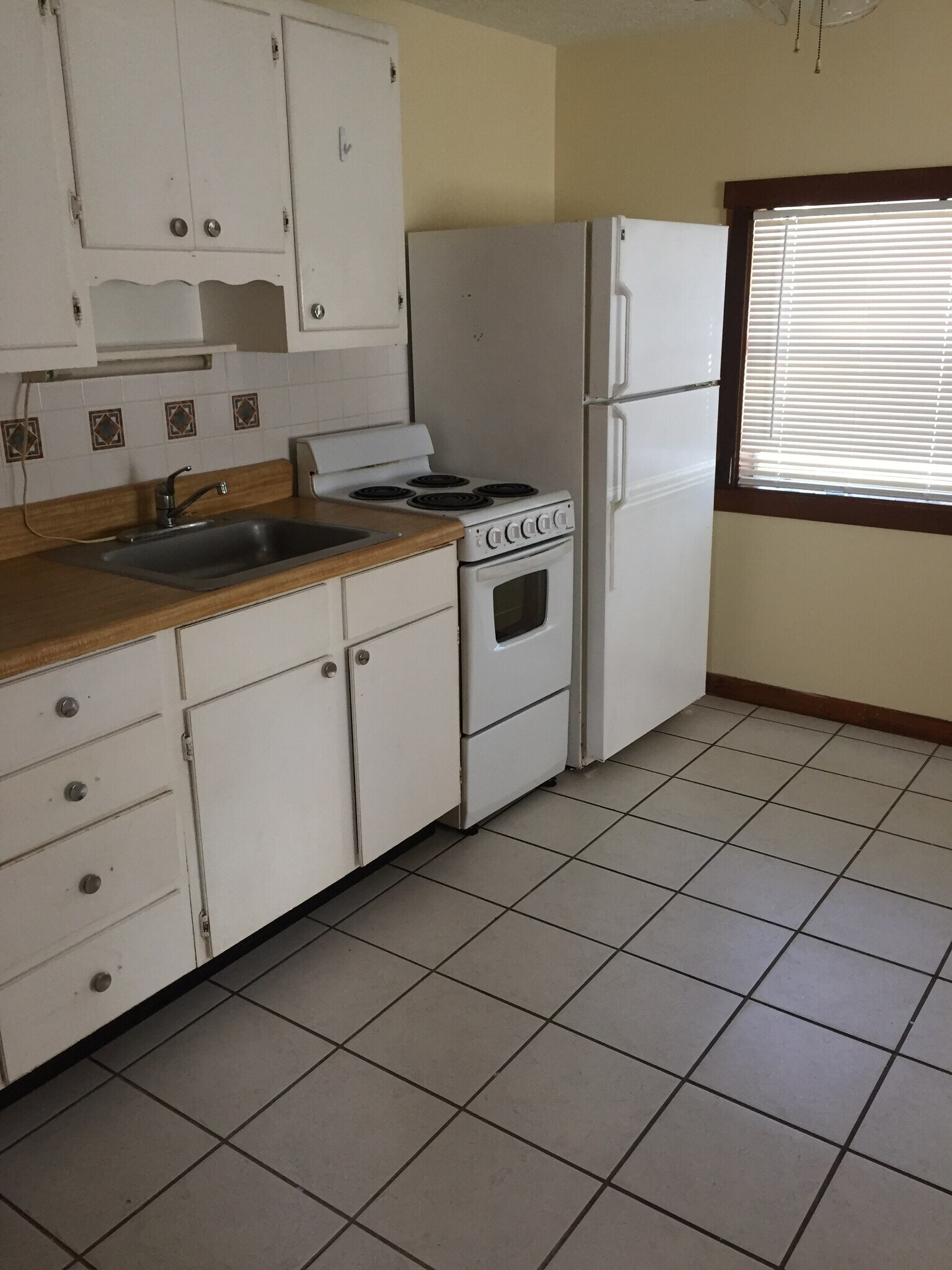 Building Photo - 685 HWY 441 SE