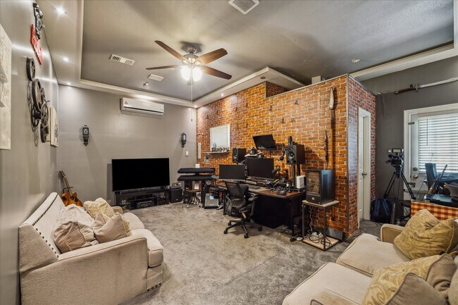 Building Photo - 14 Lake Mist Ct