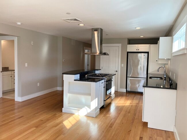 Building Photo - 26 N Main St