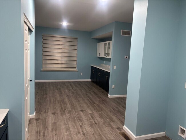 Building Photo - 708 Alban Aly