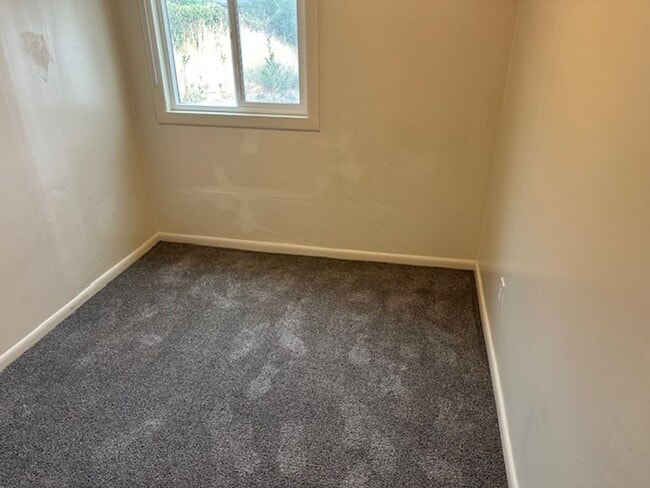 Building Photo - Newly Renovated Home in Washington Terrace...