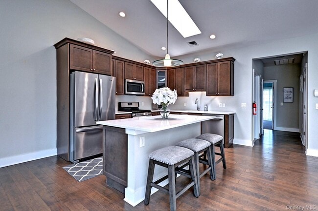 Building Photo - 44 Fox Hill Dr