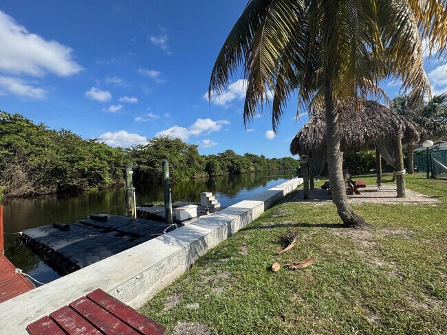 Building Photo - 3211 SW 44th St