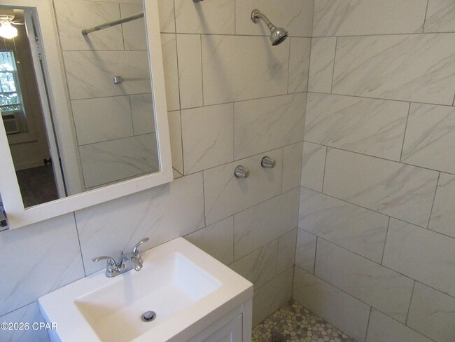 Building Photo - 1511 Molitor Ave