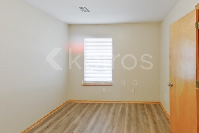 Building Photo - 1129 NE 8th St