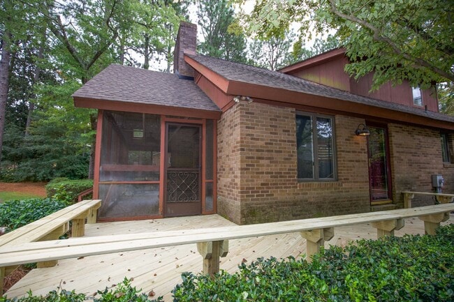 Building Photo - Cottage life in Southern Pines