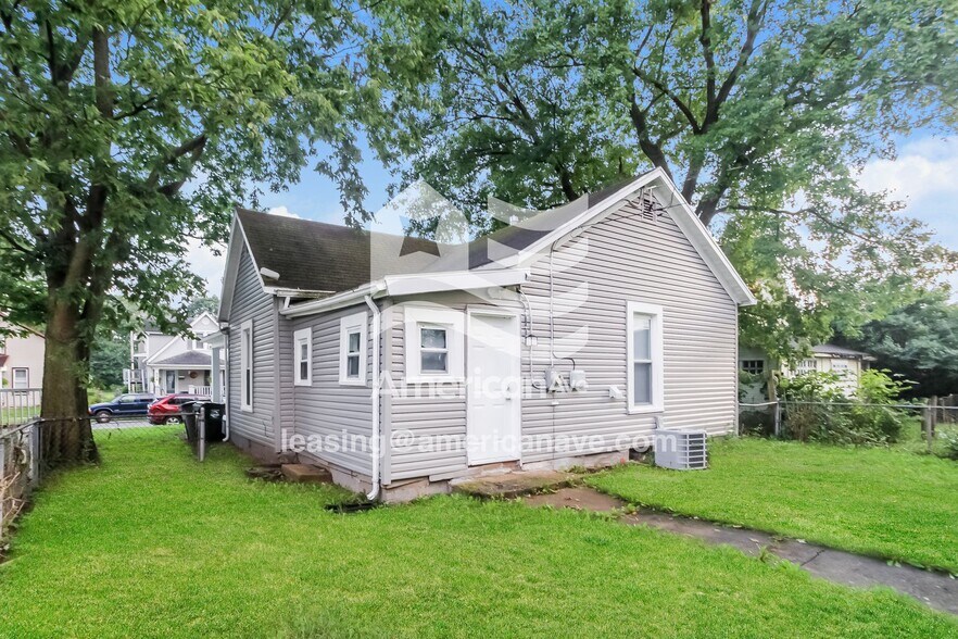 Building Photo - 833 Jefferson St