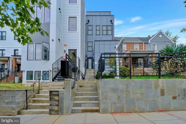 Building Photo - 1632 K St NE