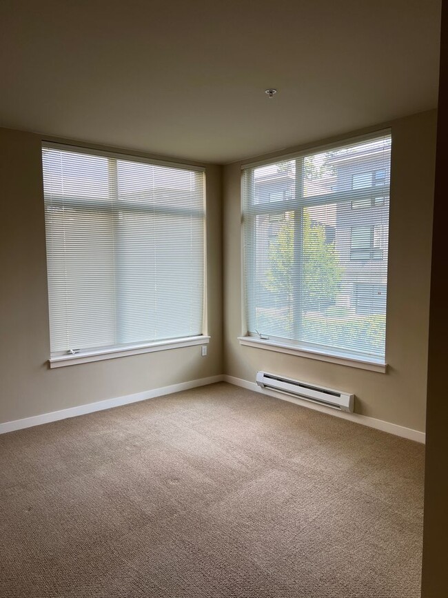 Building Photo - Bainbridge Island Condo