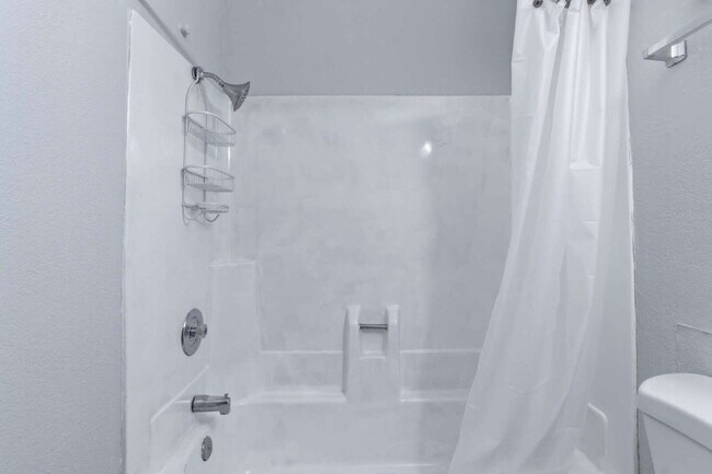 Building Photo - Top-floor studio apartment! Recently renovated with brand new flooring and paint throughout.