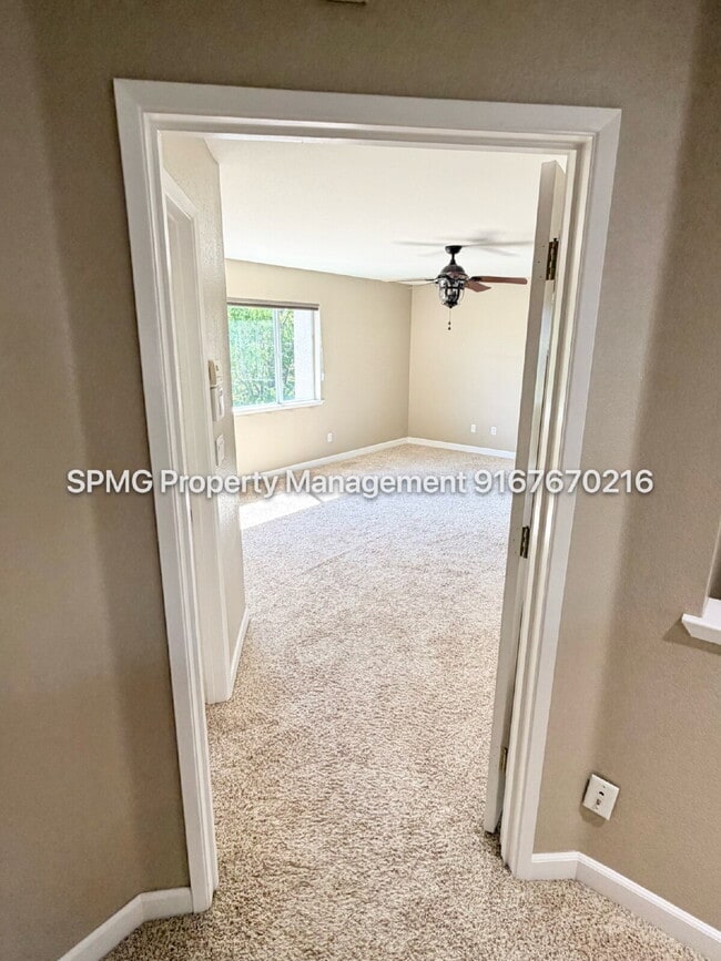Building Photo - Beautiful 4 Bed / 3 Bath Home in Prime Roseville Location – Across from Park!