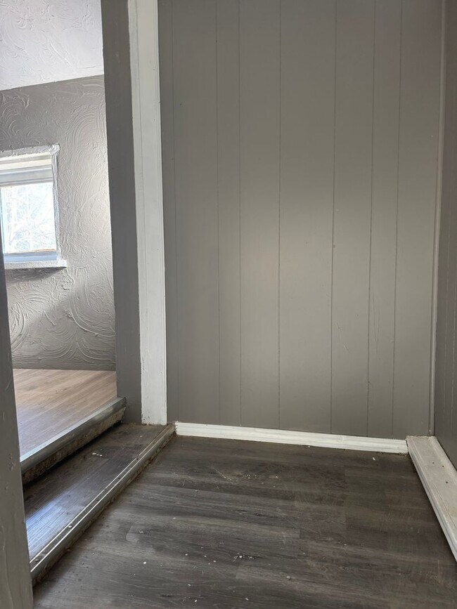 Building Photo - 3 Bedroom Home In Warren