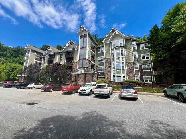 Building Photo - 3-Bed, 2-Bath Condo with Garage! One month...