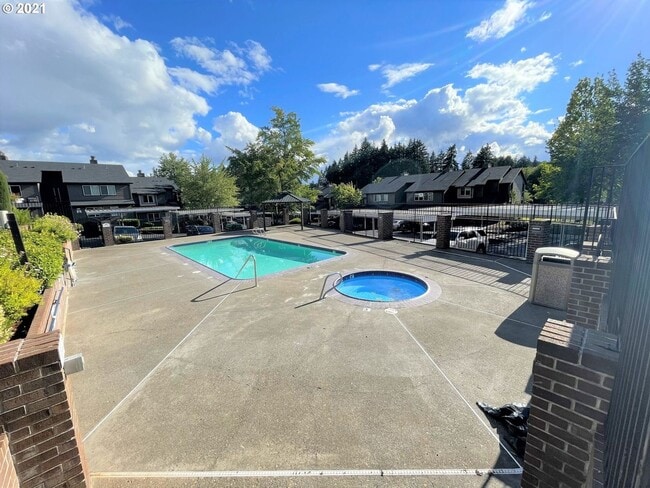Building Photo - 2 Bedroom 2 Bathroom Ground Floor Condo in Murrayhill