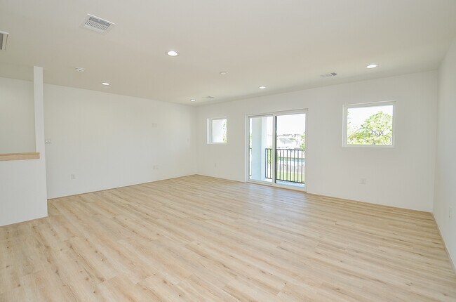 Building Photo - 15000 S Richmond Ave