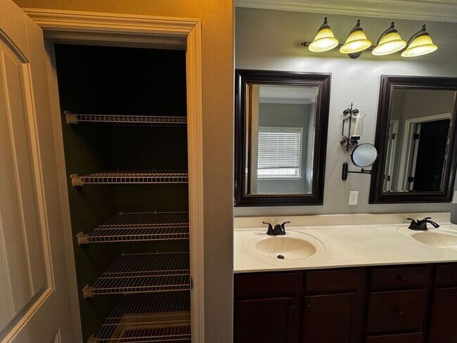 Building Photo - Near Redstone Arsenal Gate 1 with fence, storm shelter and AMAZING spa shower in primary suite