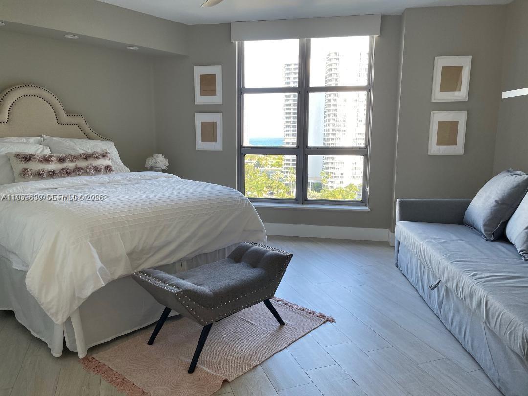 Building Photo - 3500 Mystic Pointe Dr