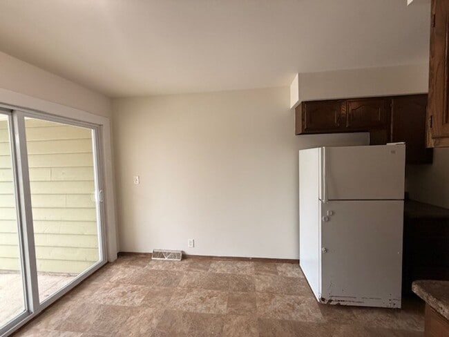 Building Photo - 2 Bedroom Dulex