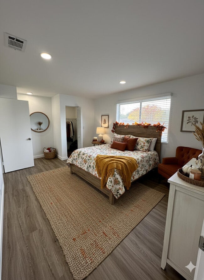 Building Photo - 103 E Tiffany Dr