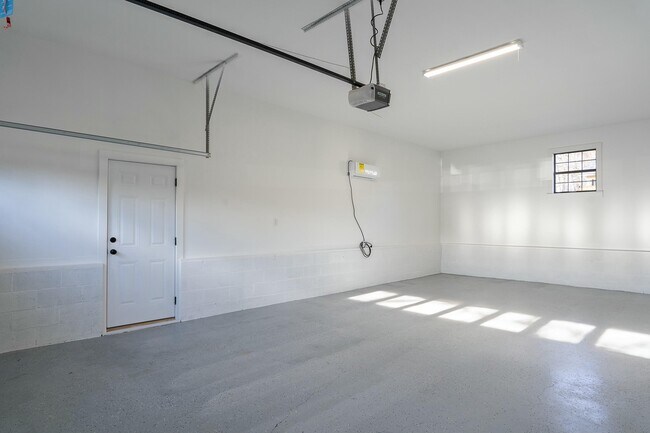 Building Photo - 2267 Old Parksville Rd NE