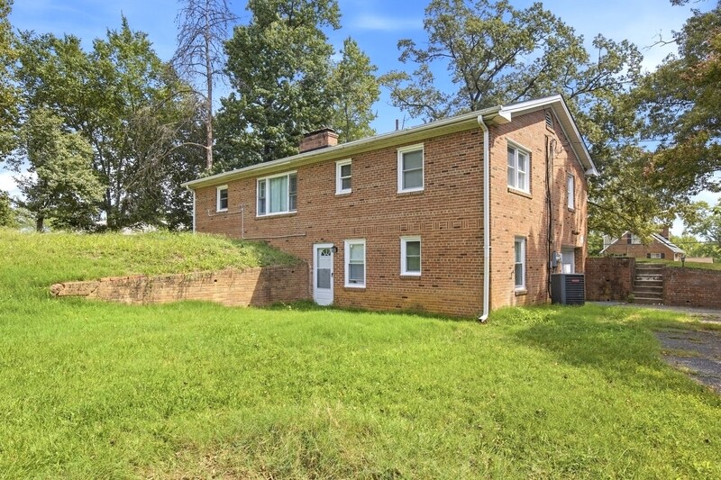 Building Photo - 5907 Walnut St